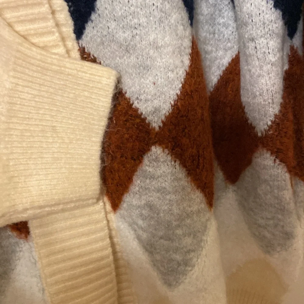 Listicle Oversized Medium Argyle Cardigan Fuzzy Cozy Sweater